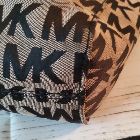 ❌SOLD❌MICHAEL KORS Large Canvas Monogram Tote - Picture 5 of 7